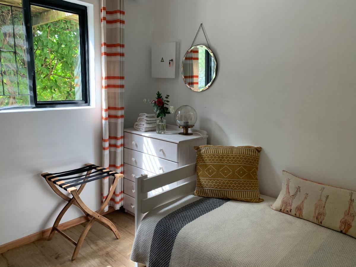 Garden Cottage In Ambiente Guest House นิสนา ภายนอก รูปภาพ