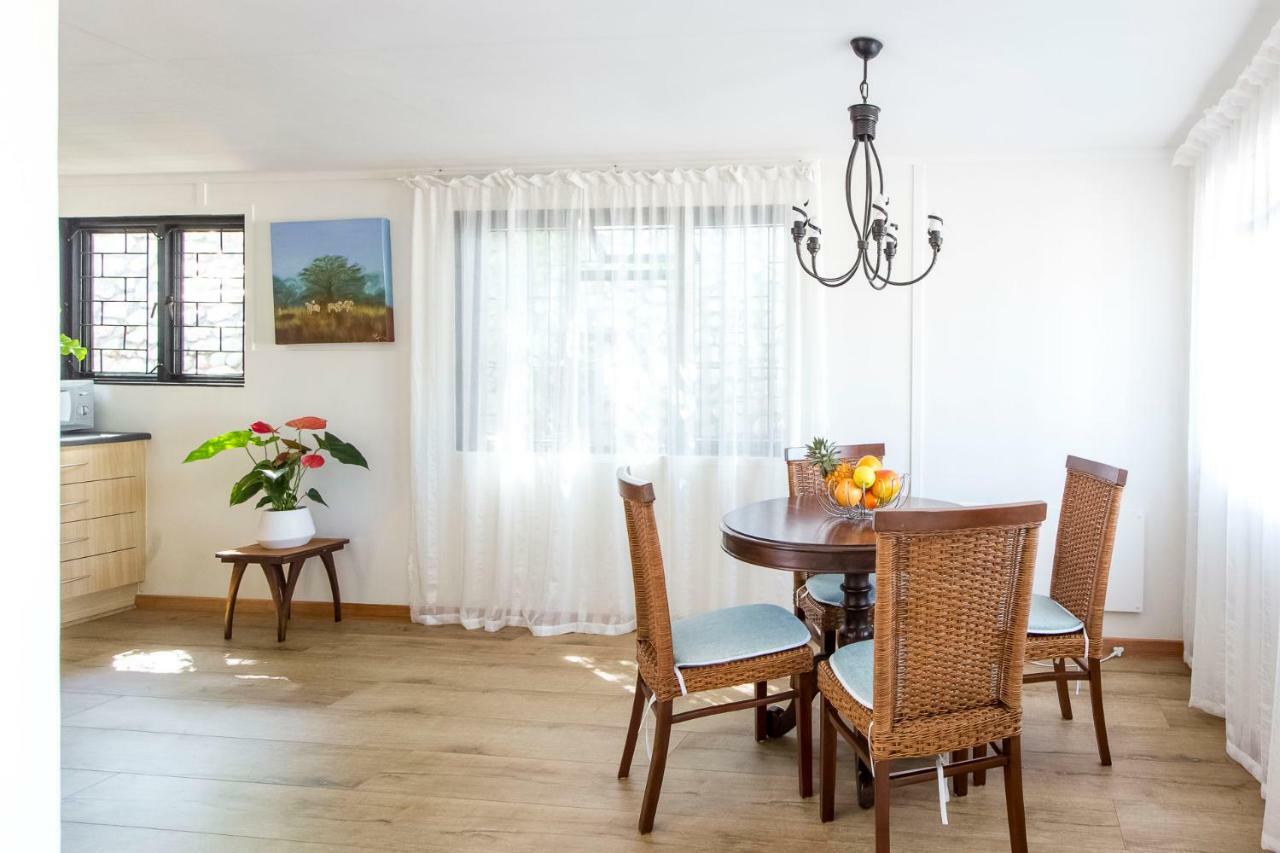Garden Cottage In Ambiente Guest House นิสนา ภายนอก รูปภาพ